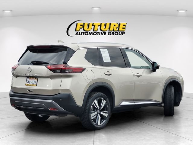 Used 2023 Gold Nissan SL image 4