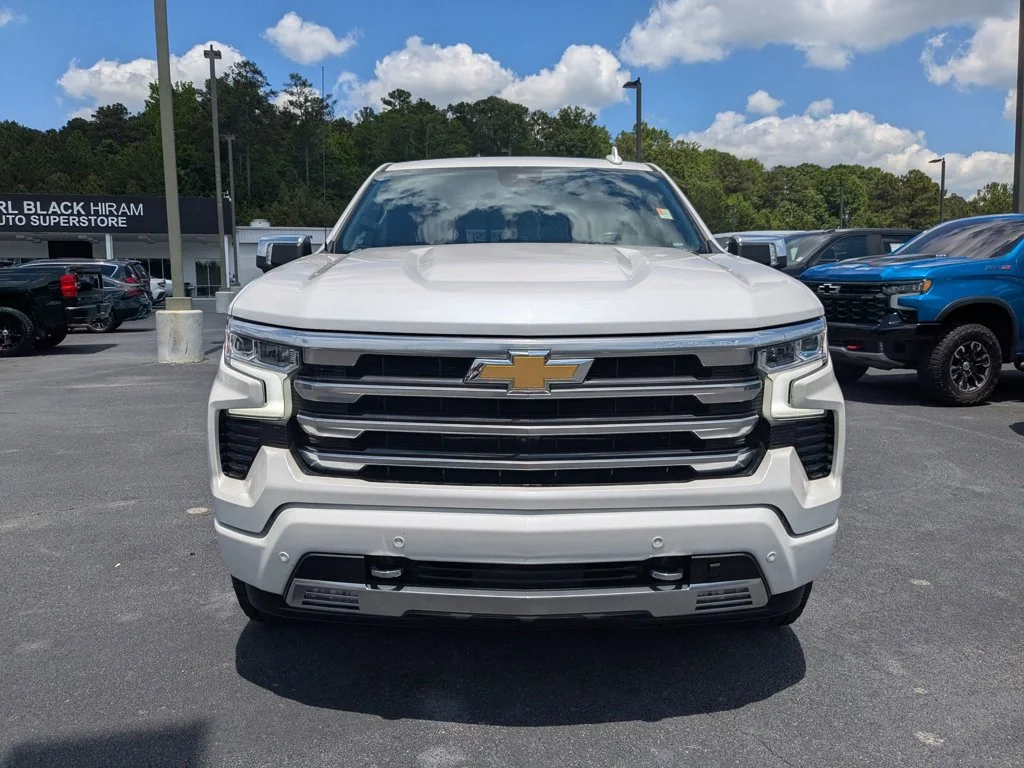 Used 2023 Iridescent Pearl Tricoat Chevrolet High Country image 2