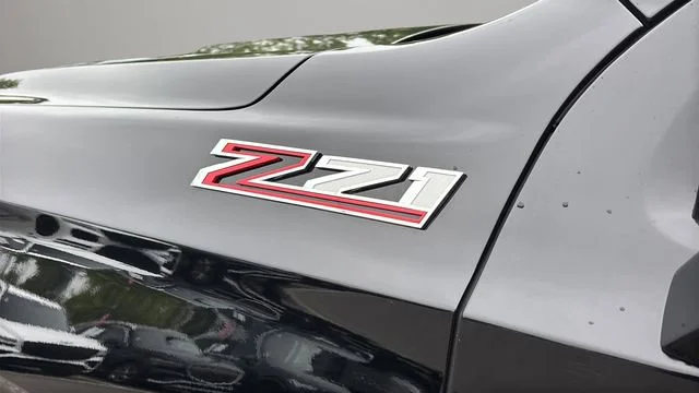 Used 2025 Black Chevrolet Z71 image 35