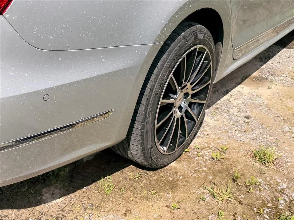 Used 2016  Volkswagen  image 17