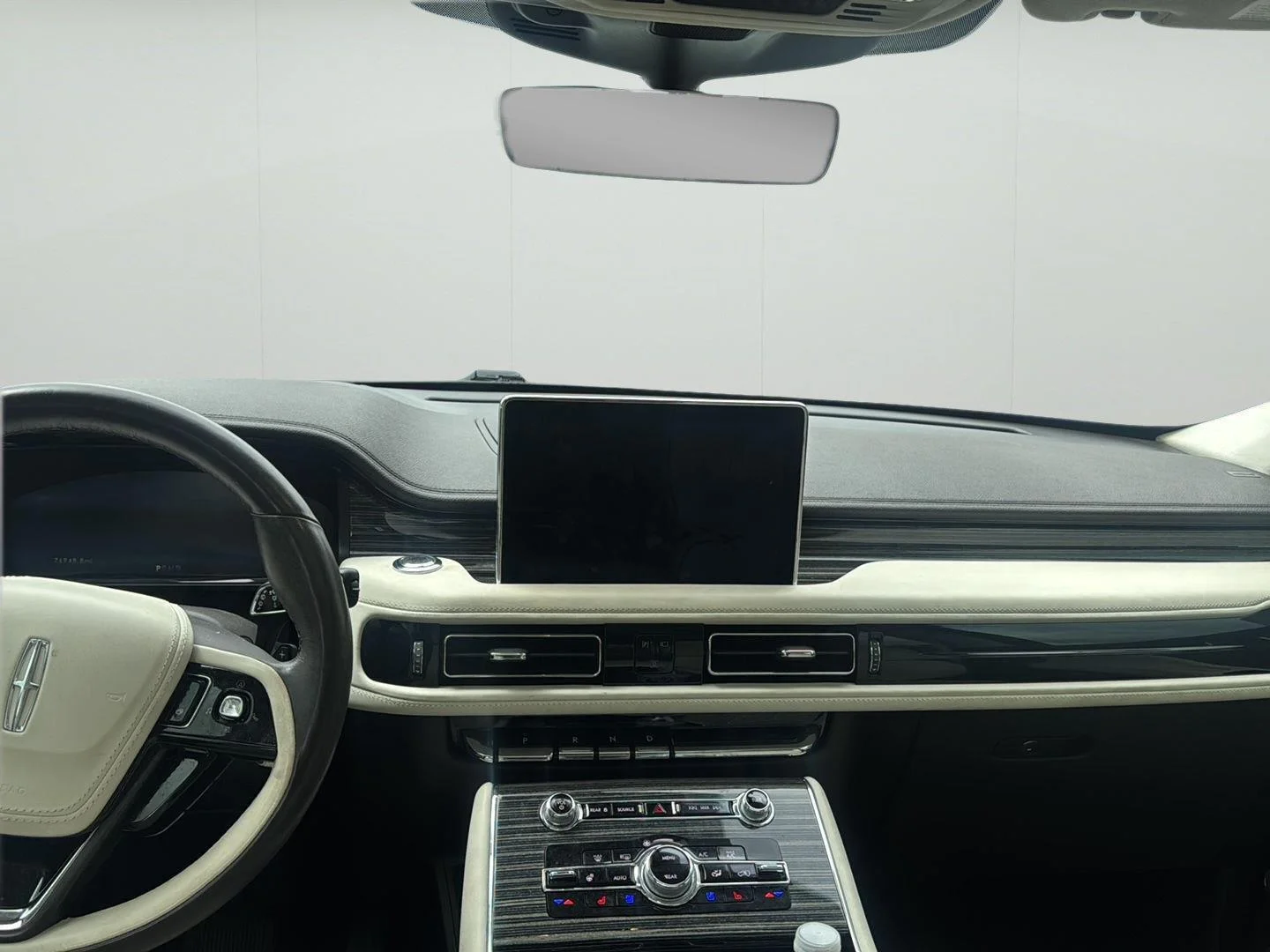 Used 2023 Pristine White Metallic Tri-Coat Lincoln Black Label image 9