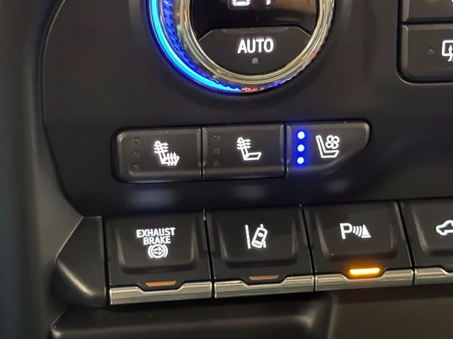 Used 2021 White GMC Denali image 29