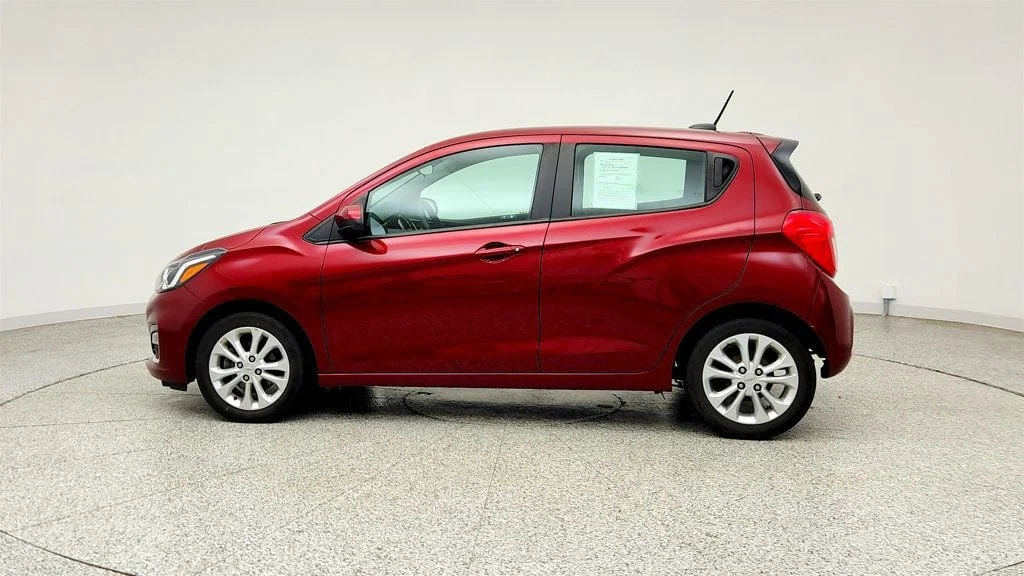 Used 2022 Crimson Chevrolet 4dr Hatchback CVT 1LT image 8