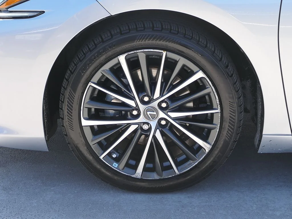 Used 2023 Silver Lexus 300h image 9