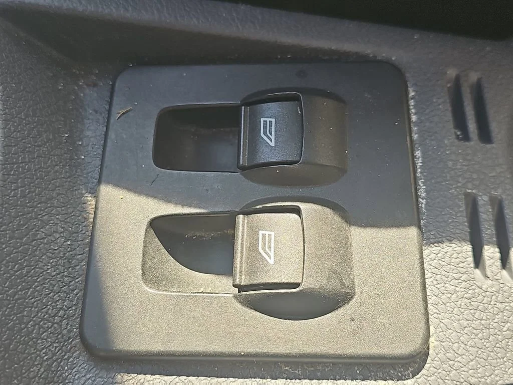 Used 2010 White Ford XLT image 27
