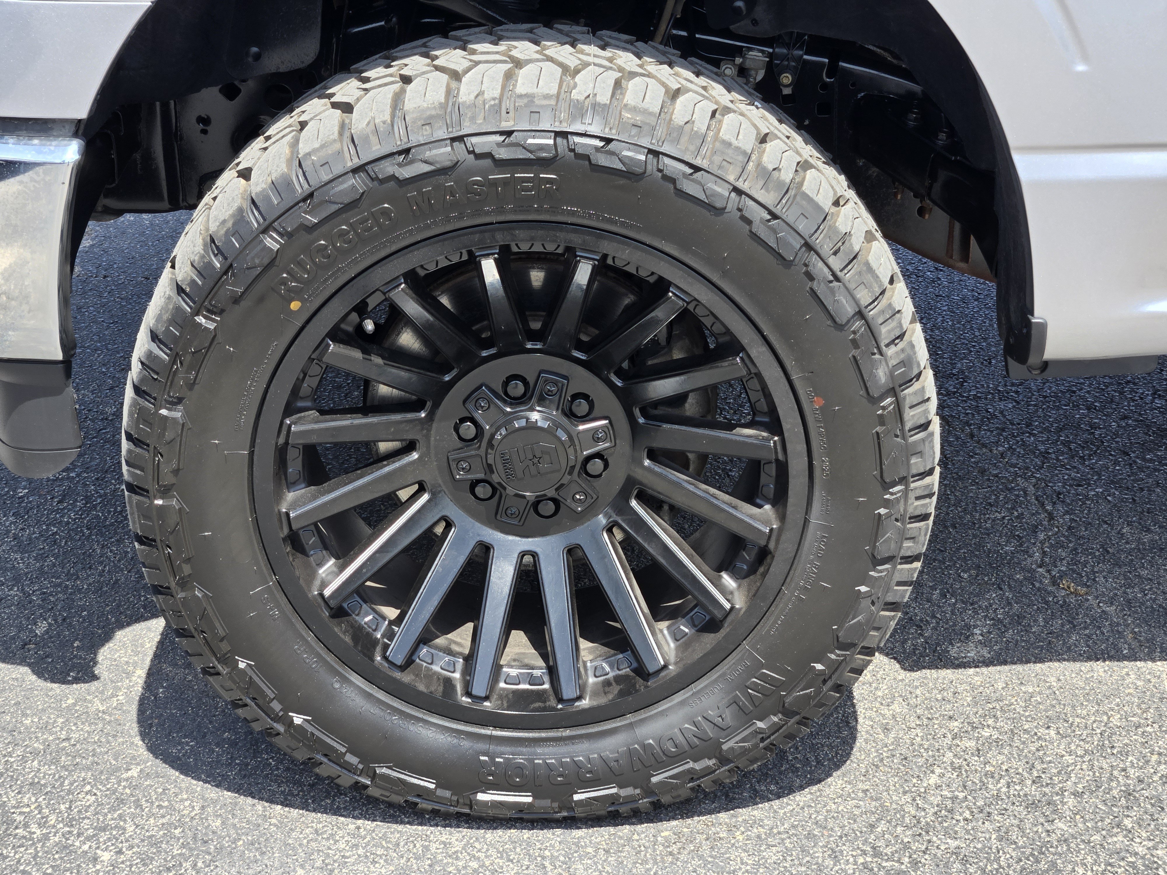 Used 2023 Silver Ford XLT image 10