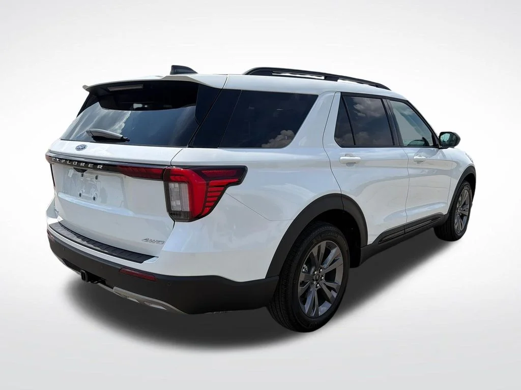 New 2026 Star White Metallic Tri-Coat Ford Active image 9