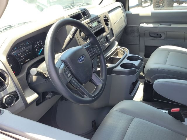 New 2026 Oxford White Ford E-350 SRW image 3