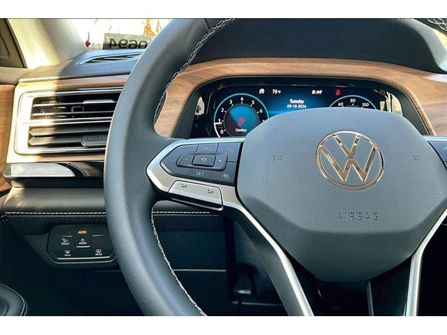 New 2026 Deep Black Pearl Volkswagen 2.0T SE image 10