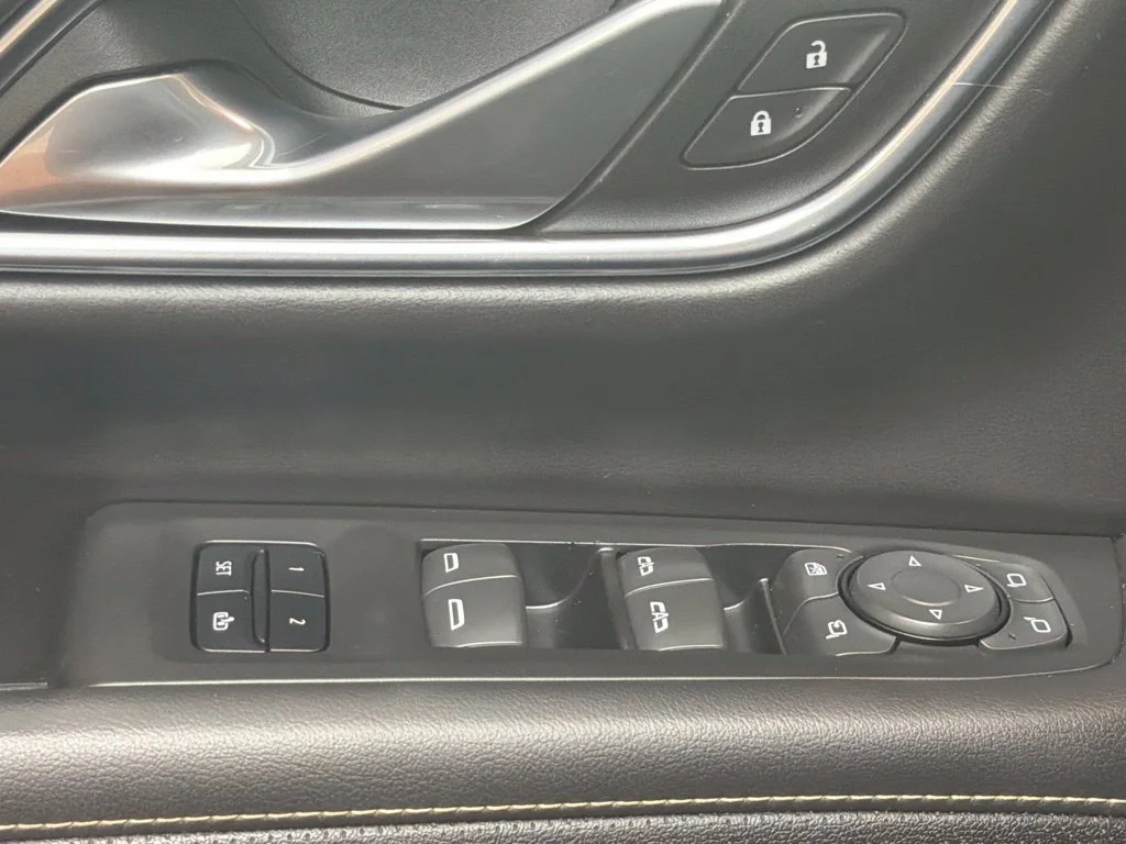 Used 2022 Onyx Black GMC SLT image 24