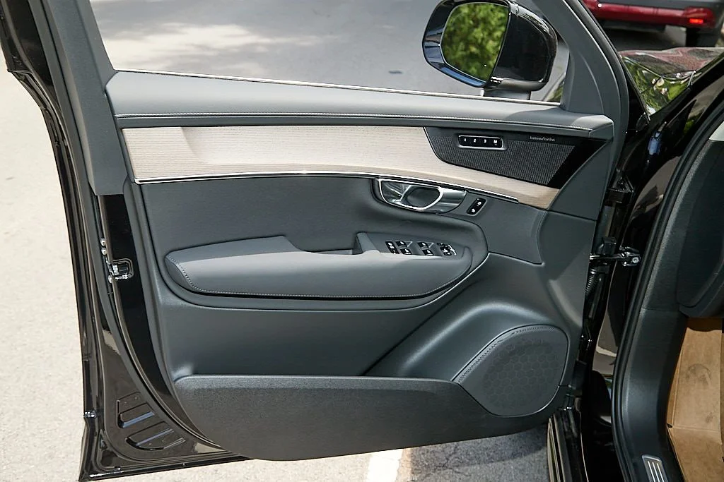 New 2026 Onyx Black Volvo Plus image 10