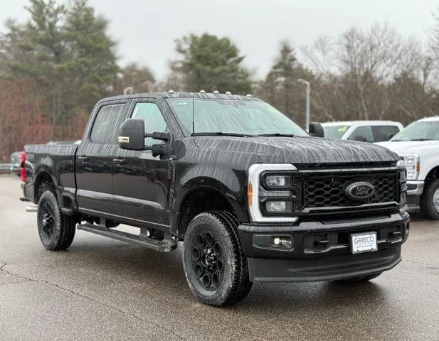 2026 Ford Super Duty F-350® XLT