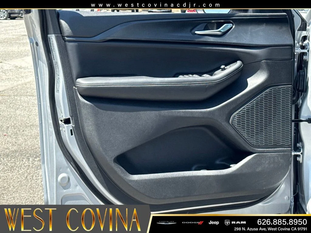 New 2026 Silver Zynith Exterior Paint Jeep  image 18