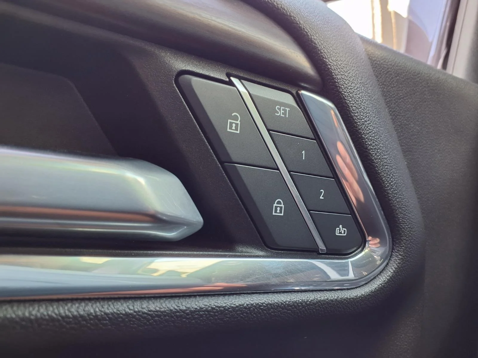 Used 2023 Onyx Black GMC SLT image 19