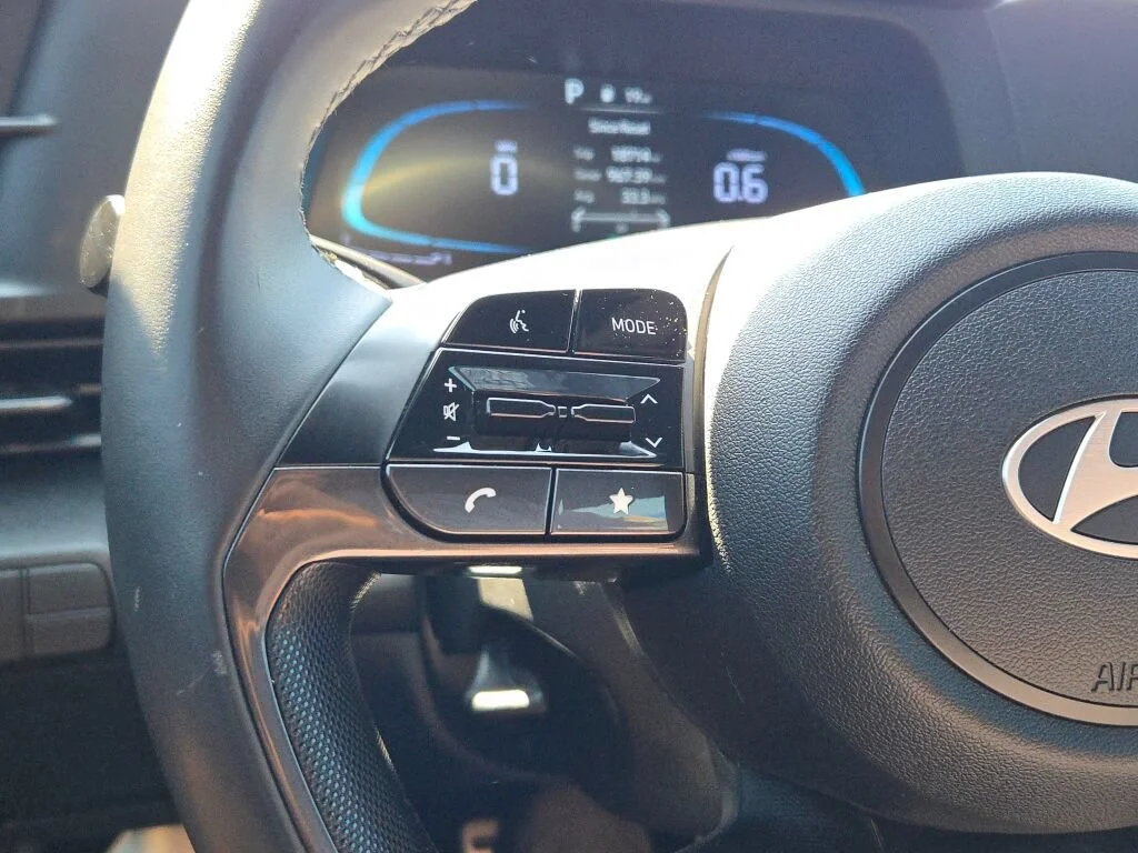 Used 2025 Blue Hyundai SEL Sport image 21