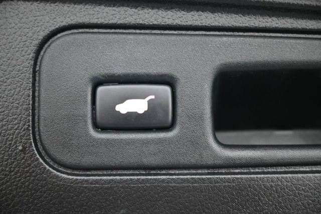 Used 2023 White Honda EX-L image 16