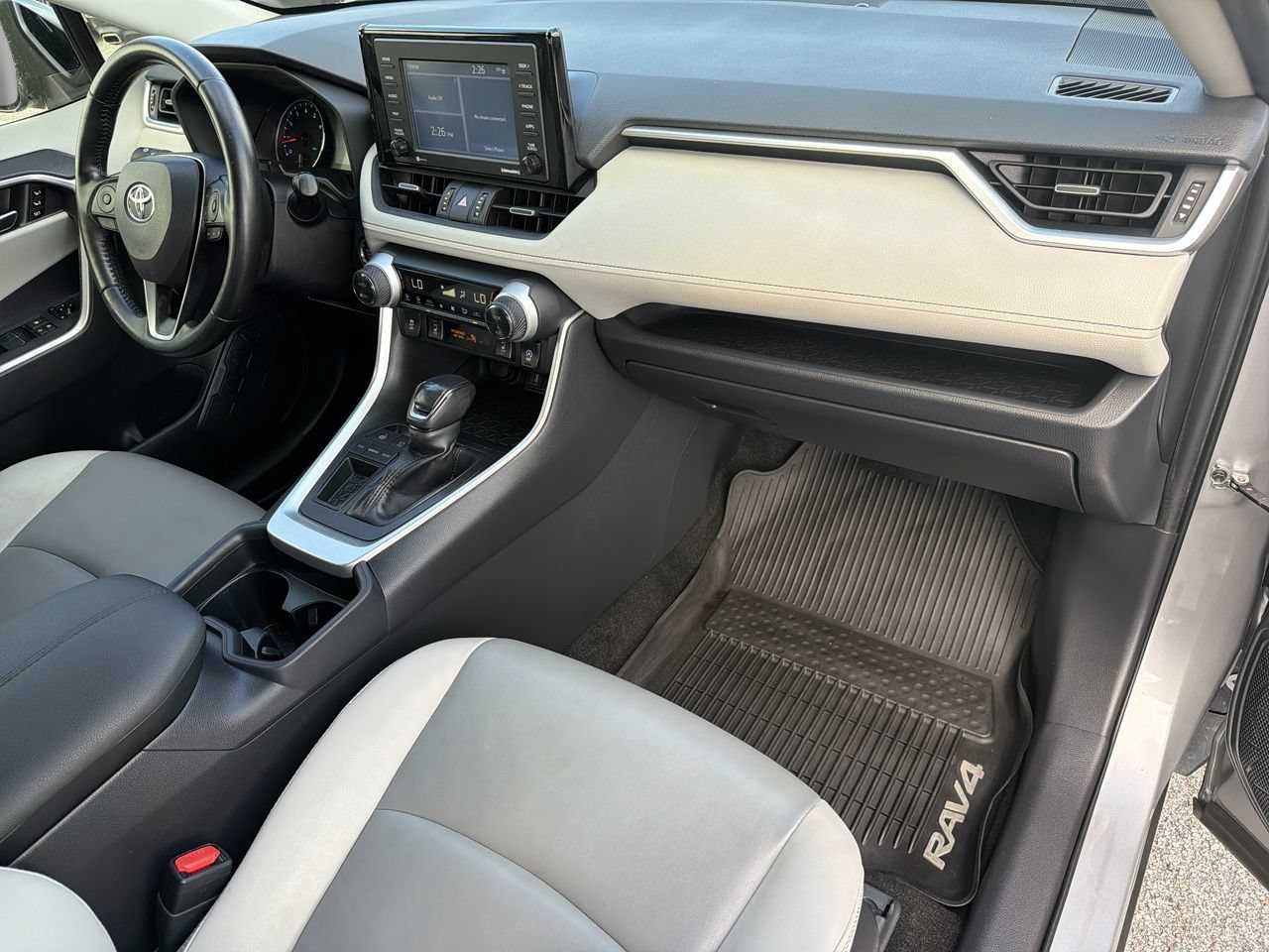 Used 2020 Silver Sky Metallic Toyota XLE Premium image 11