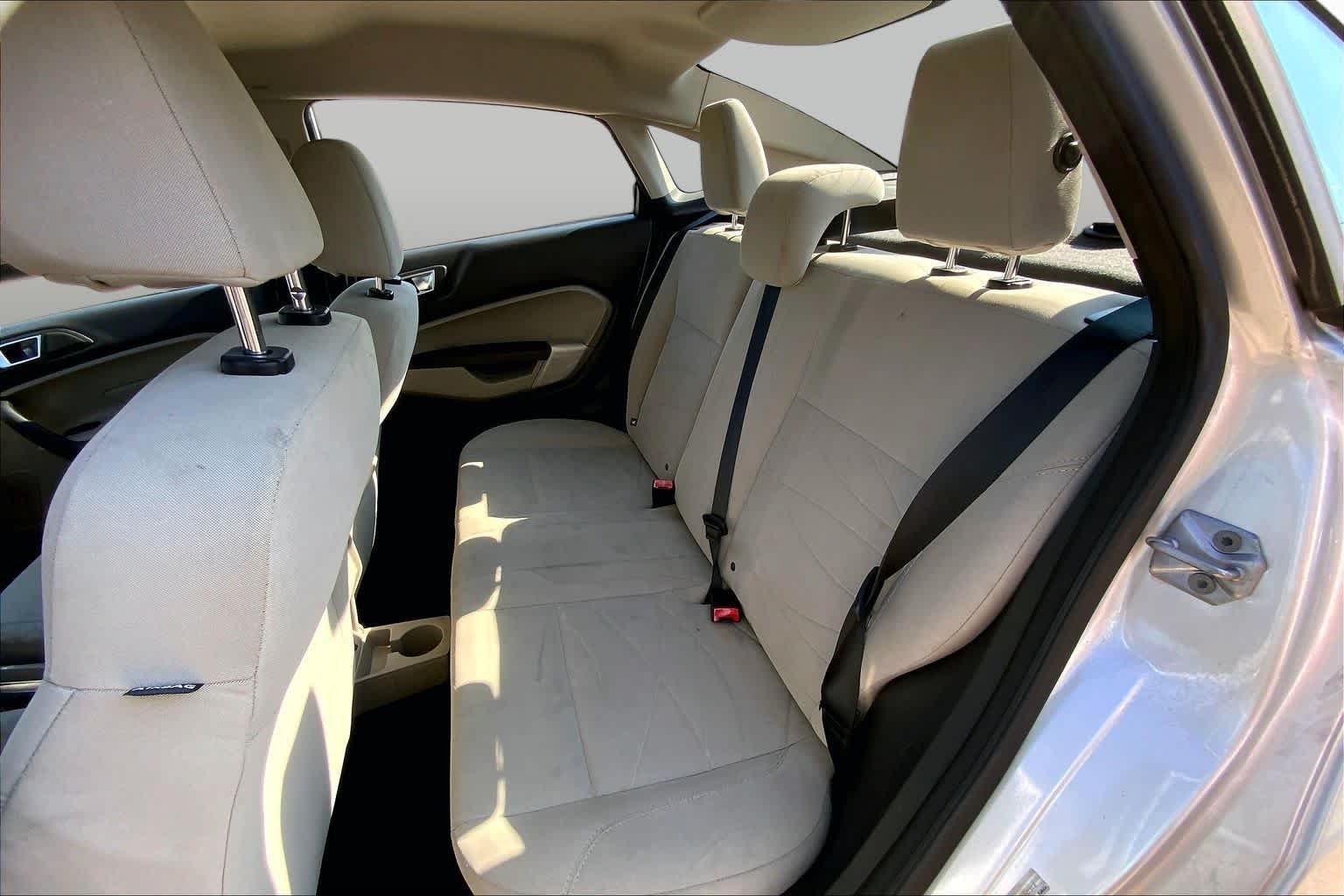 Used 2014 Ingot Silver Metallic Ford SE image 17