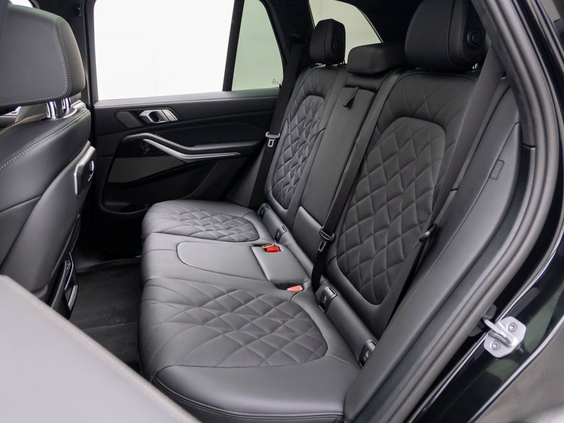 New 2026 Black Sapphire Metallic BMW xDrive40i image 18