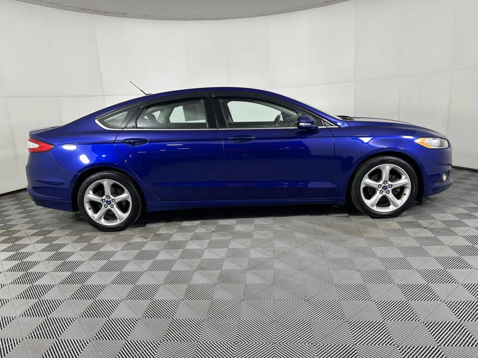 Used 2016 Deep Impact Blue Ford SE image 13