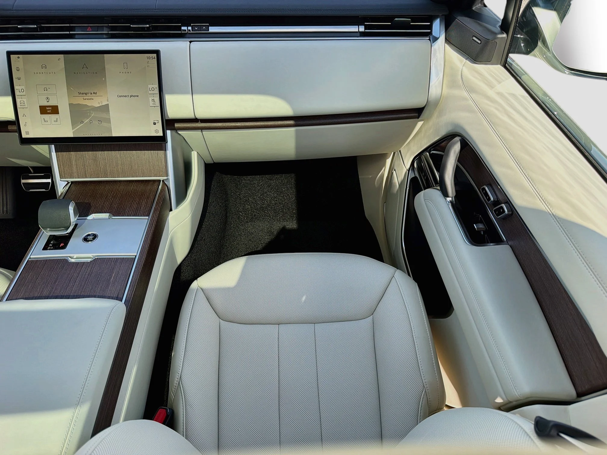 New 2026 Belgravia Green Land Rover SE image 19