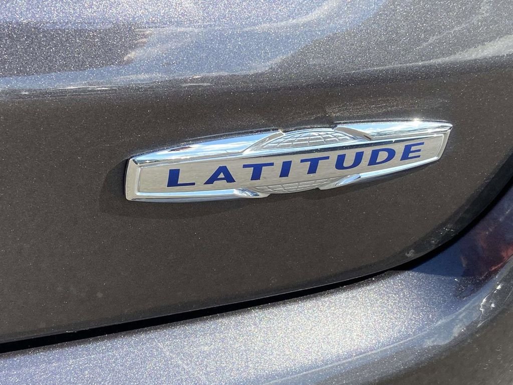 Used 2024 Gray Jeep Latitude image 12