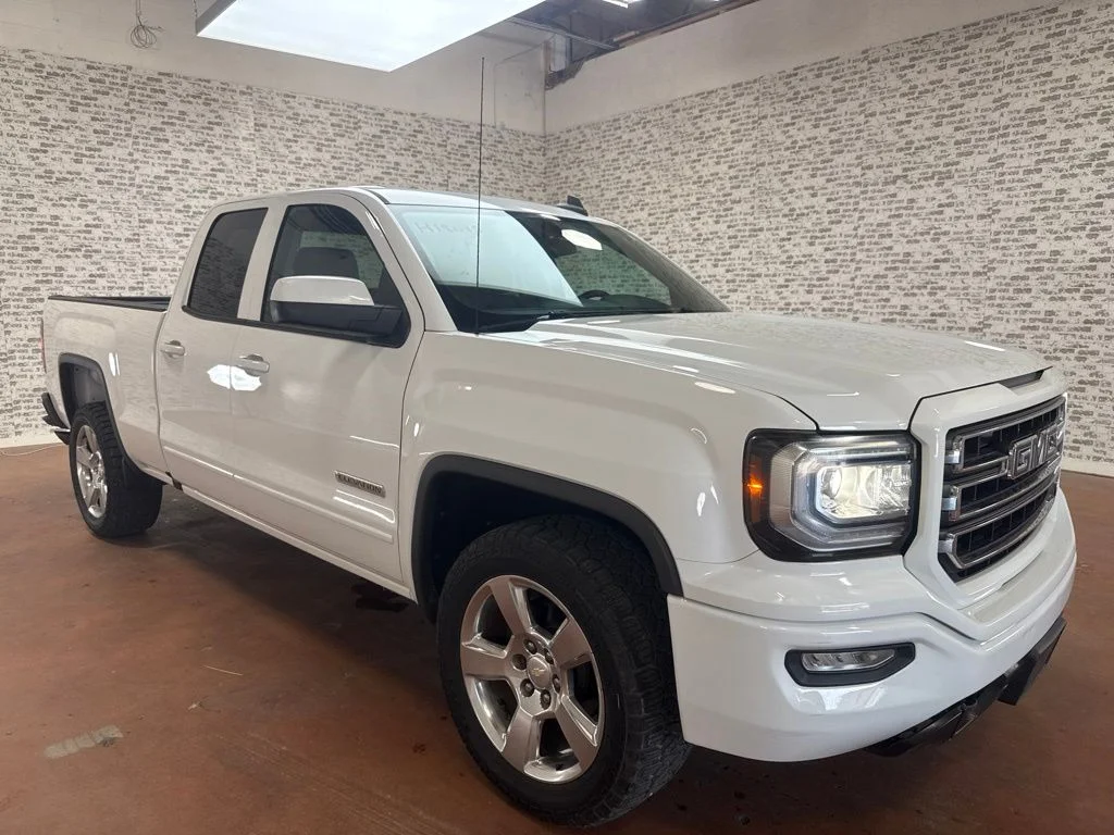 Used 2017 Summit White GMC Base image 1