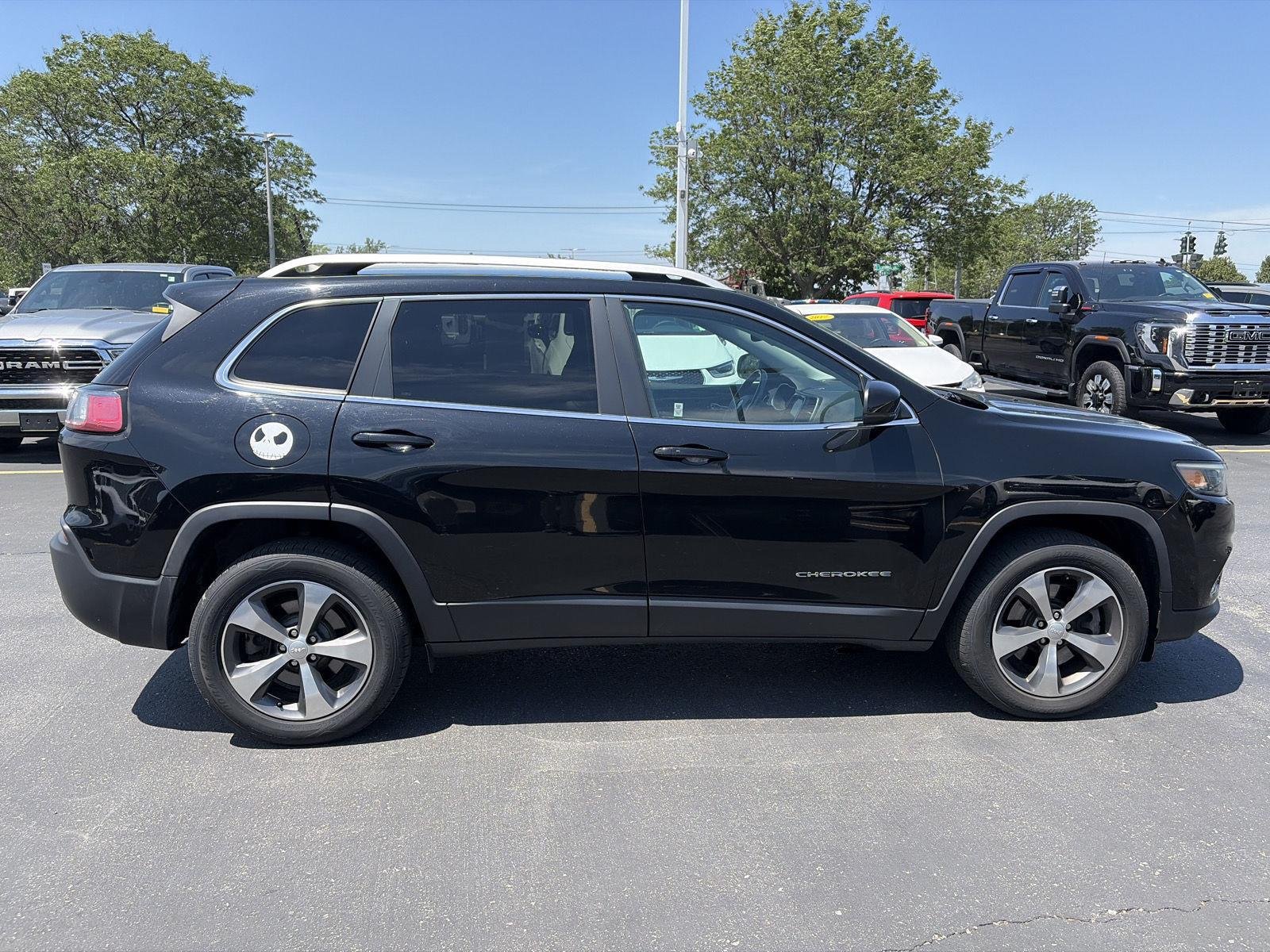 Used 2020 Diamond Black Crystal Pearlcoat Jeep Limited image 10