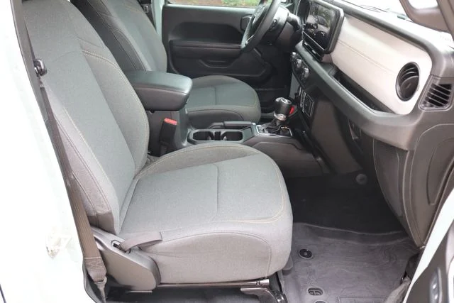 Used 2024 Earl Clearcoat Jeep Sport S image 43