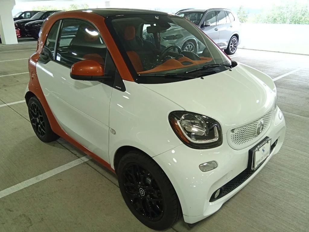 Used 2016 White smart Passion image 3