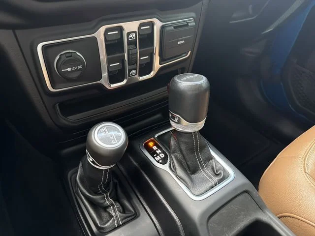 Used 2021 Blue Jeep Overland image 27