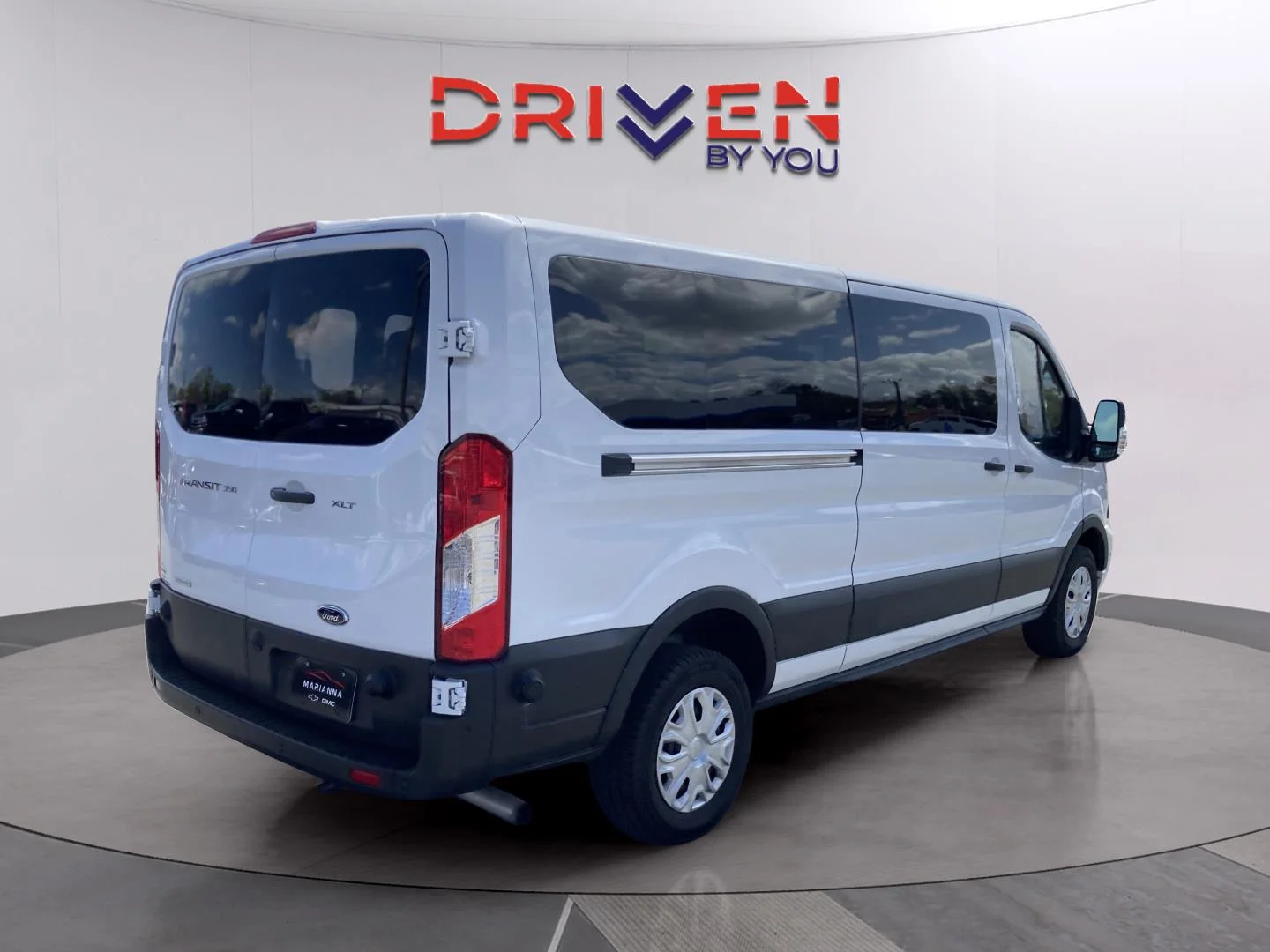 Used 2024 Oxford White Ford 350 XLT image 6