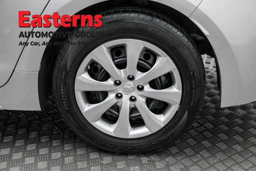 Used 2022 Silver Toyota LE image 31