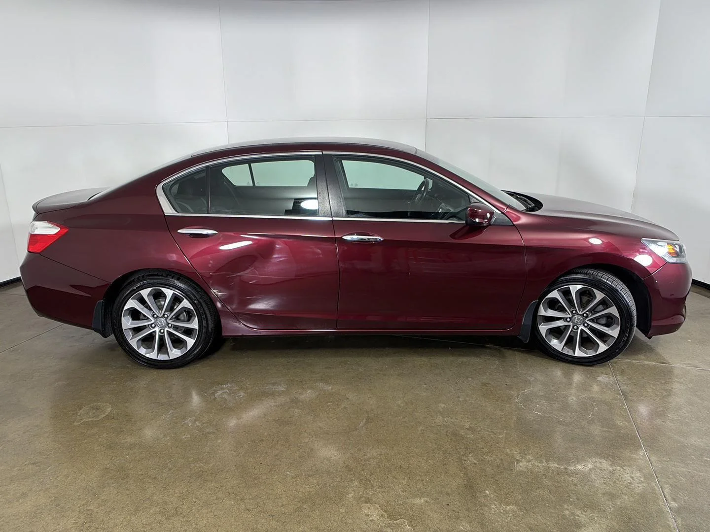 Used 2013 Basque Red Pearl II Honda Sport image 8