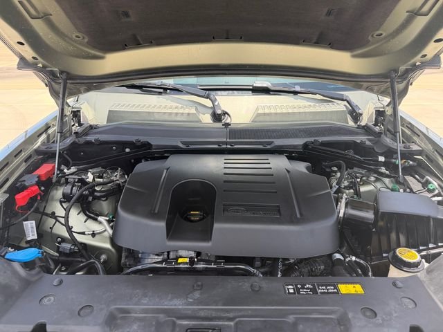 Certified Used 2025 Green Land Rover X-Dynamic SE image 19