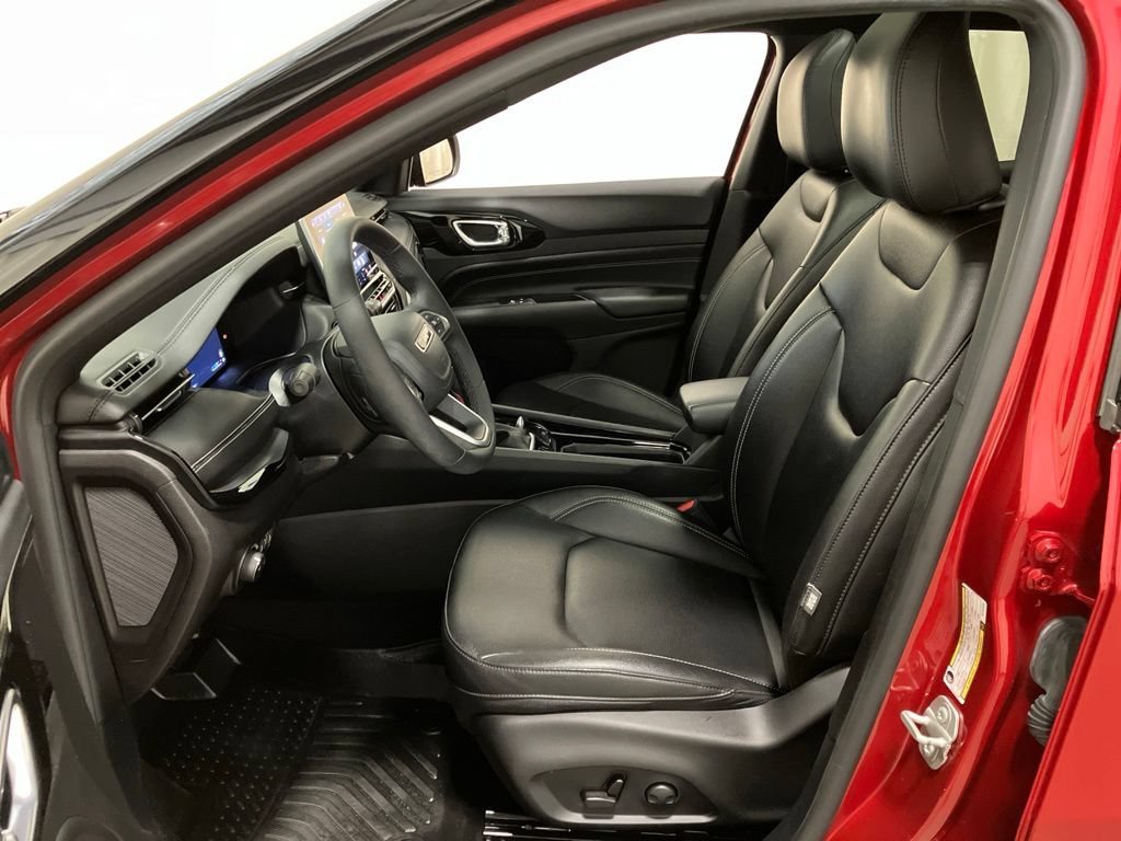 Used 2024 Red Hot Pearlcoat Jeep Limited image 14