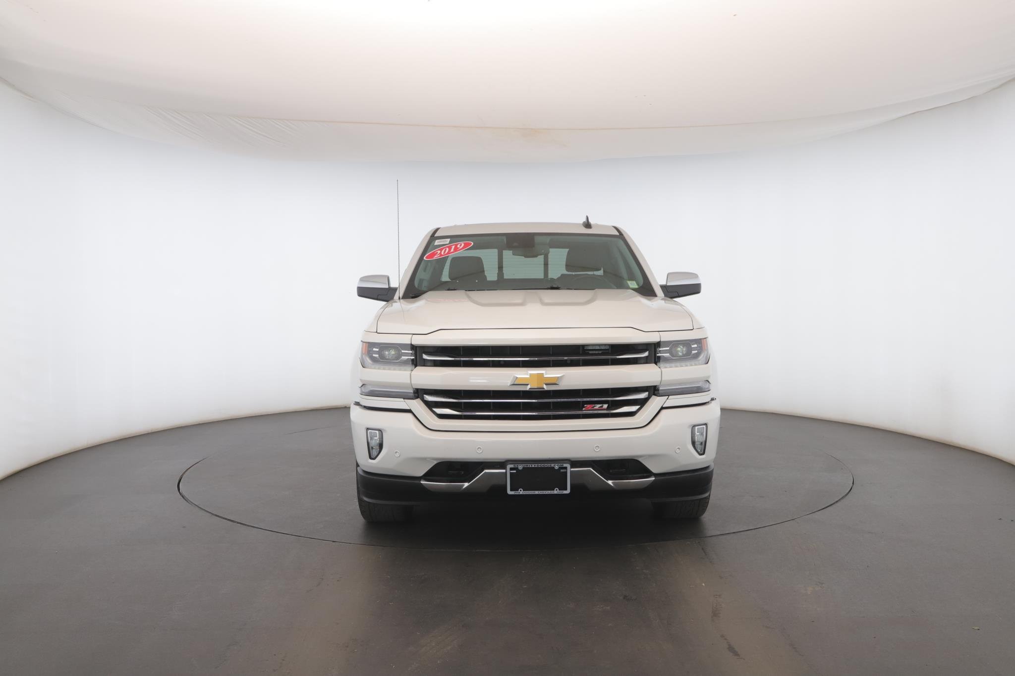 Used 2018 Iridescent Pearl Tricoat Chevrolet 4WD Crew Cab 143.5 LTZ w/2LZ image 24