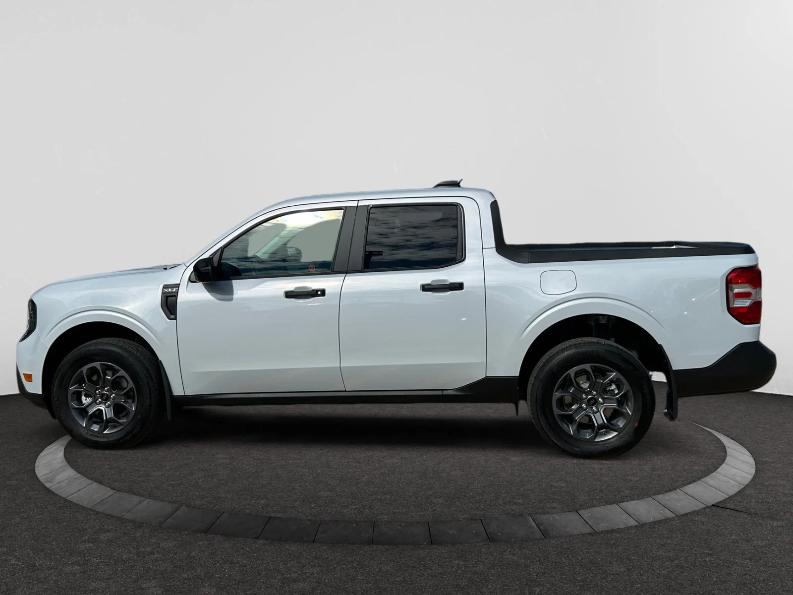 New 2026 Space White Metallic Ford XLT image 2