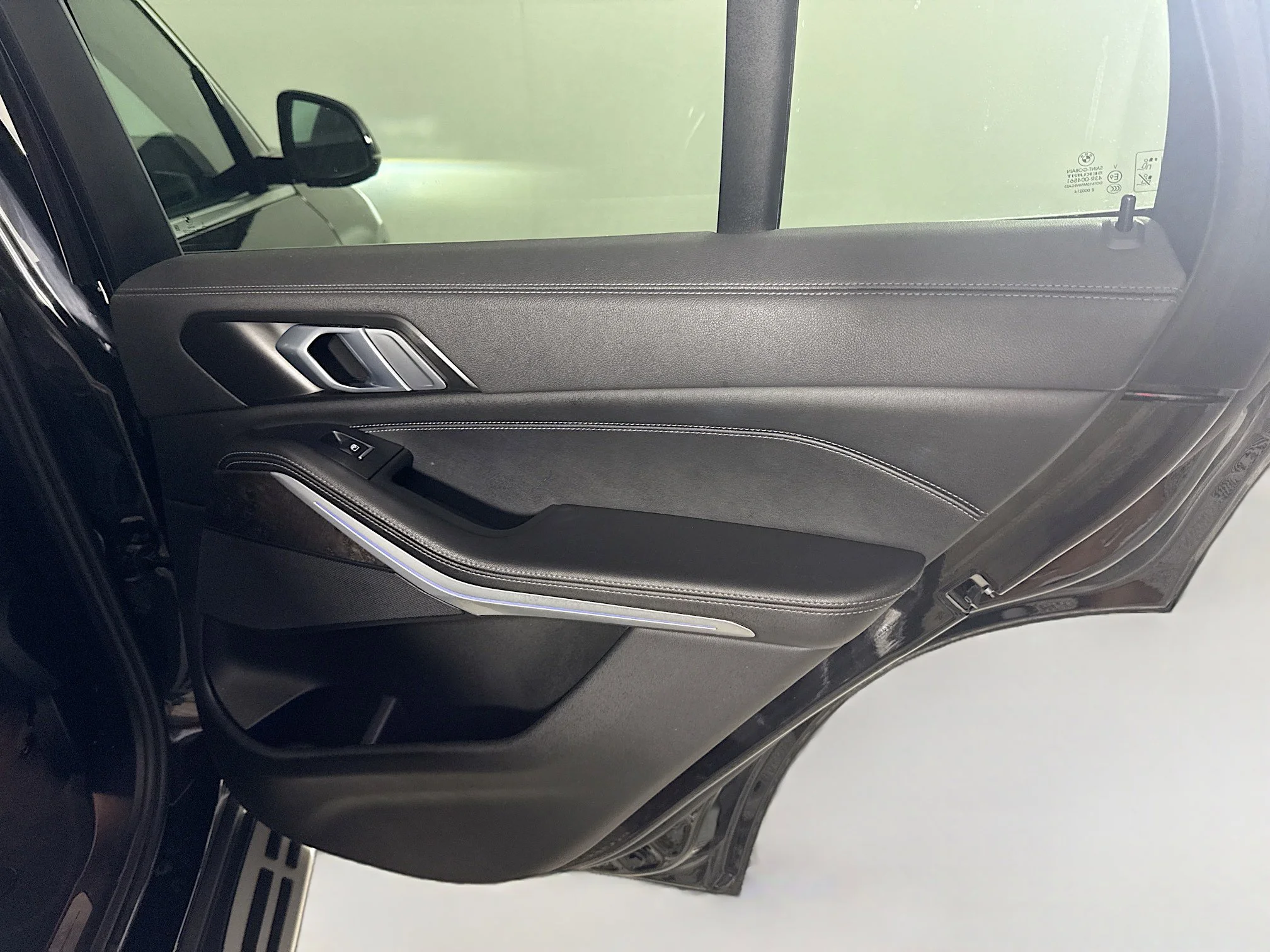 Used 2023 Black Sapphire Metallic BMW sDrive40i image 24