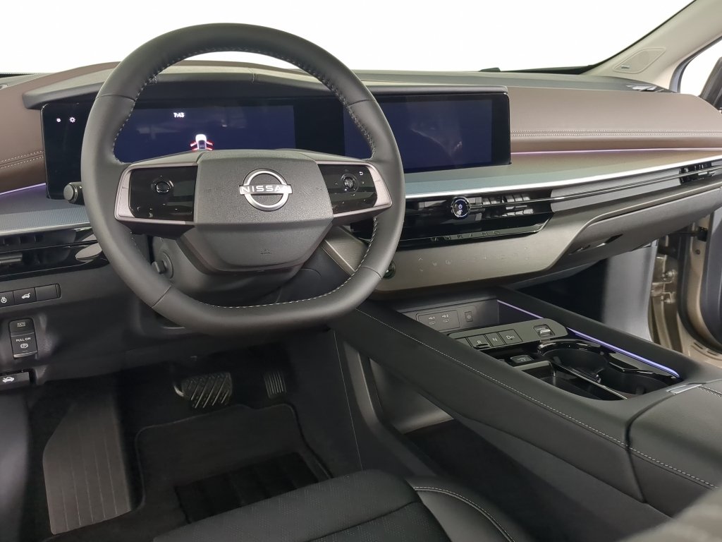 Certified Used 2025 Champagne Silver Metallic Nissan Platinum image 15