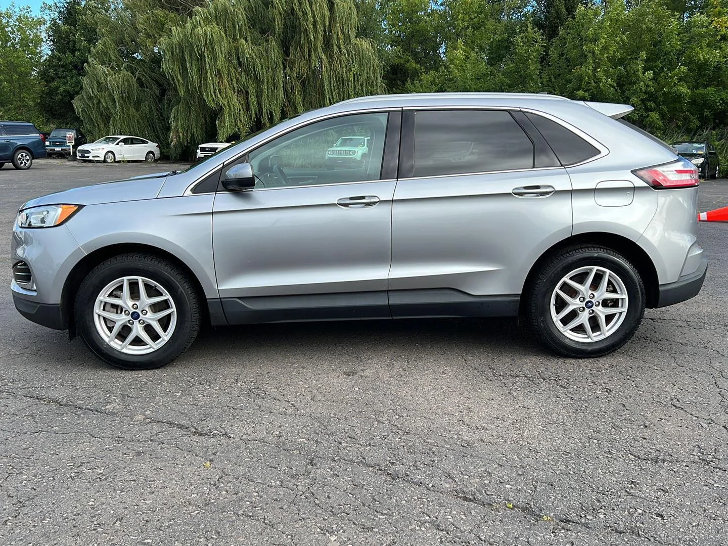 Used 2021 Iconic Silver Ford SEL image 4
