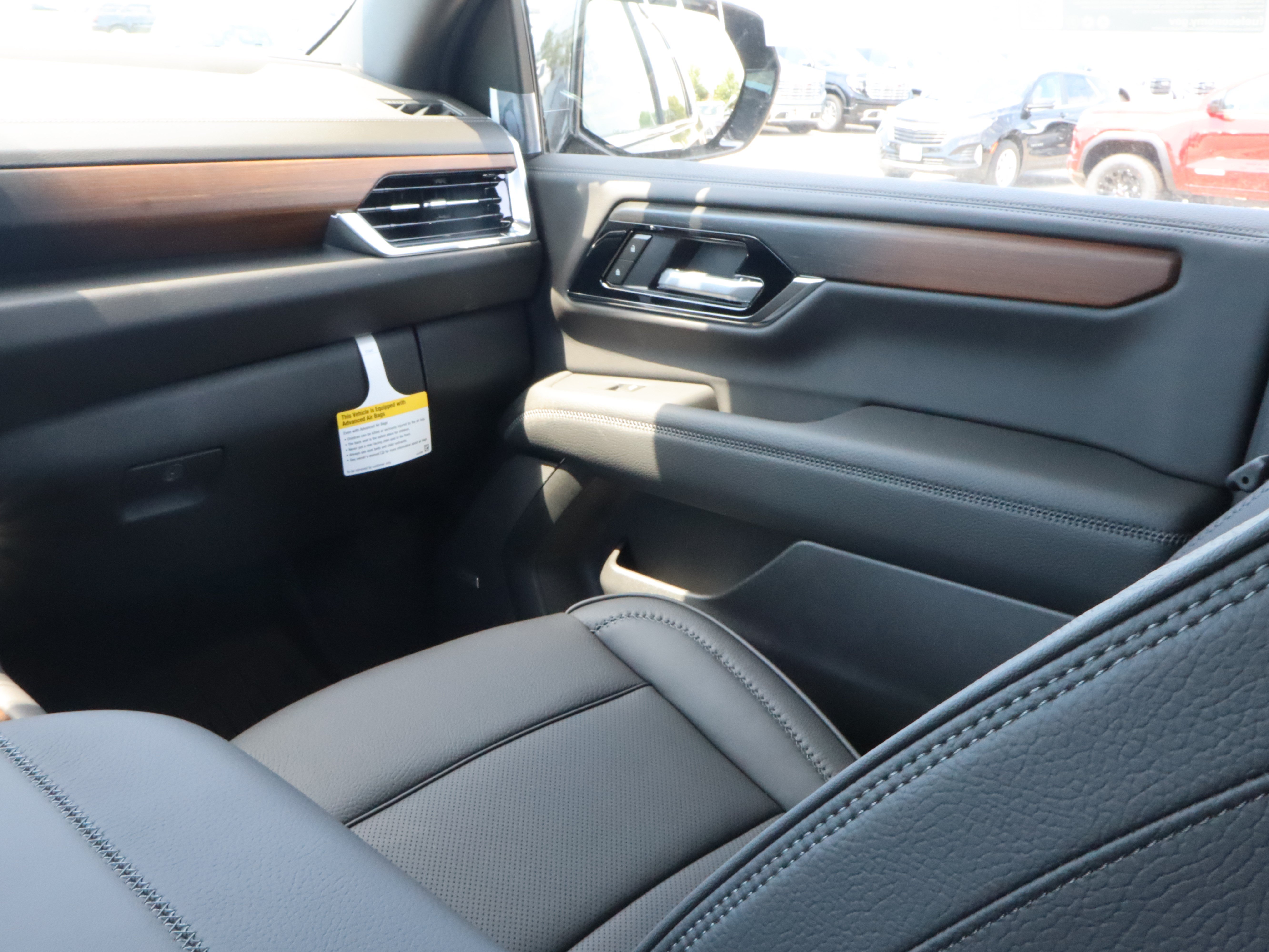 2026 GMC Yukon Denali - Photo 11