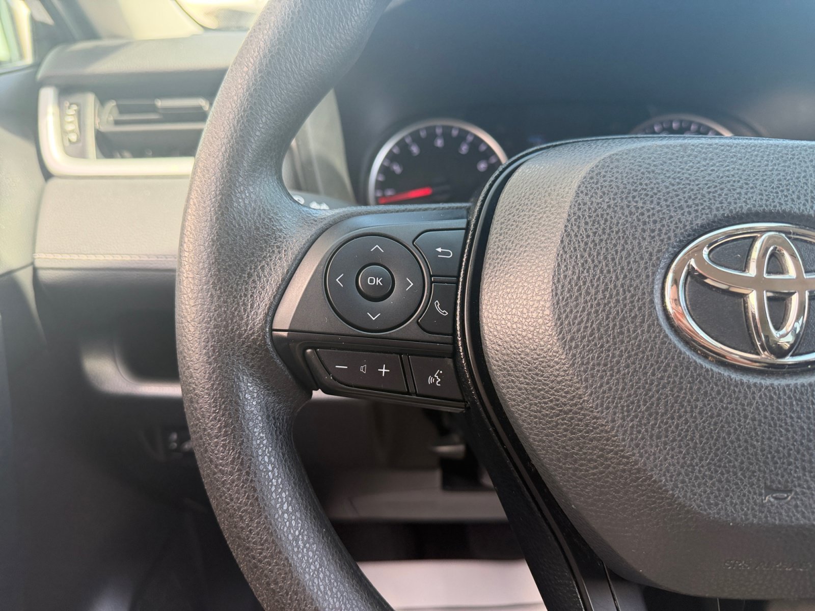 Used 2021 Midnight Black Metallic Toyota LE image 11