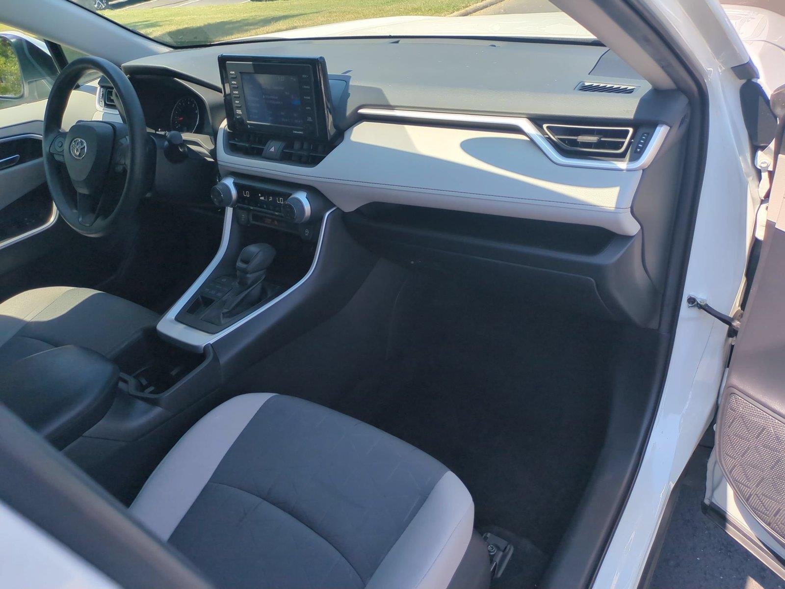 Used 2022 White TOYOTA  image 37