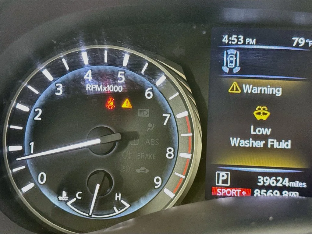 Certified Used 2023 White INFINITI Red Sport 400 image 17