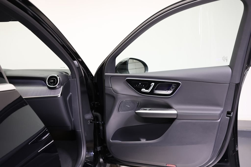 Used 2026 Black Mercedes-Benz GLC 300 image 40