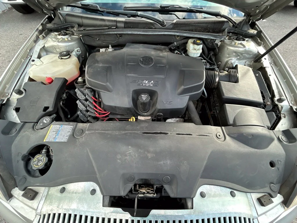 Used 2007 Silver Buick CXL image 10