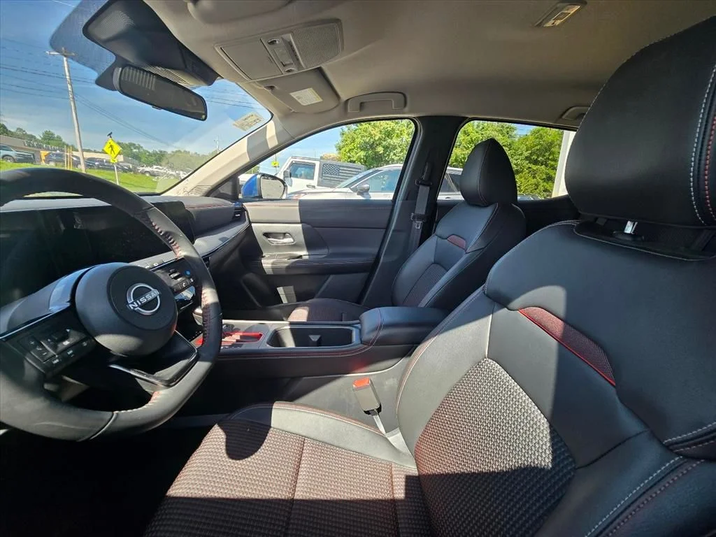 Used 2025 Blue Nissan SR image 4