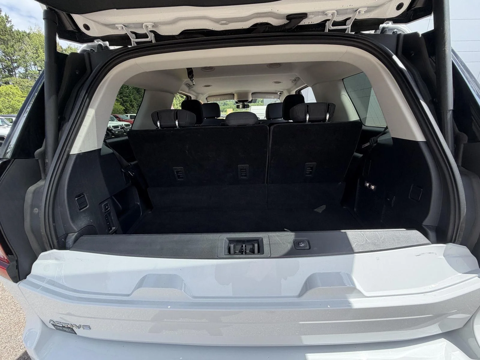 Used 2025 Oxford White Ford Active image 19