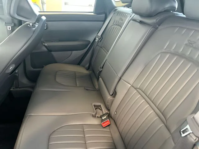 New 2027 Frost Blue / Black Roof Kia X-Line S image 25